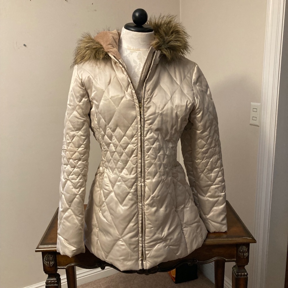 COPY - COPY - Elizabeth Claiborne quilted jacket with hood and faux fur, size L.